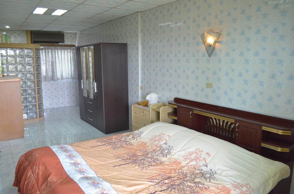 Charan 41 Hostel Бангкок Экстерьер фото